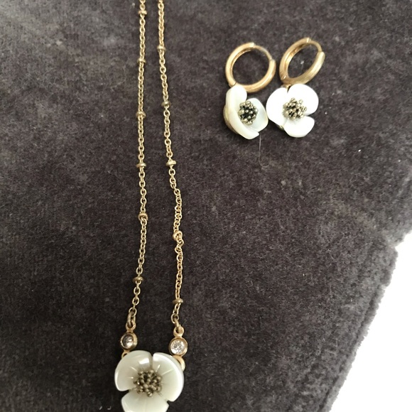 Imitation mother of pearl necklace earring set - Picture 7 of 7